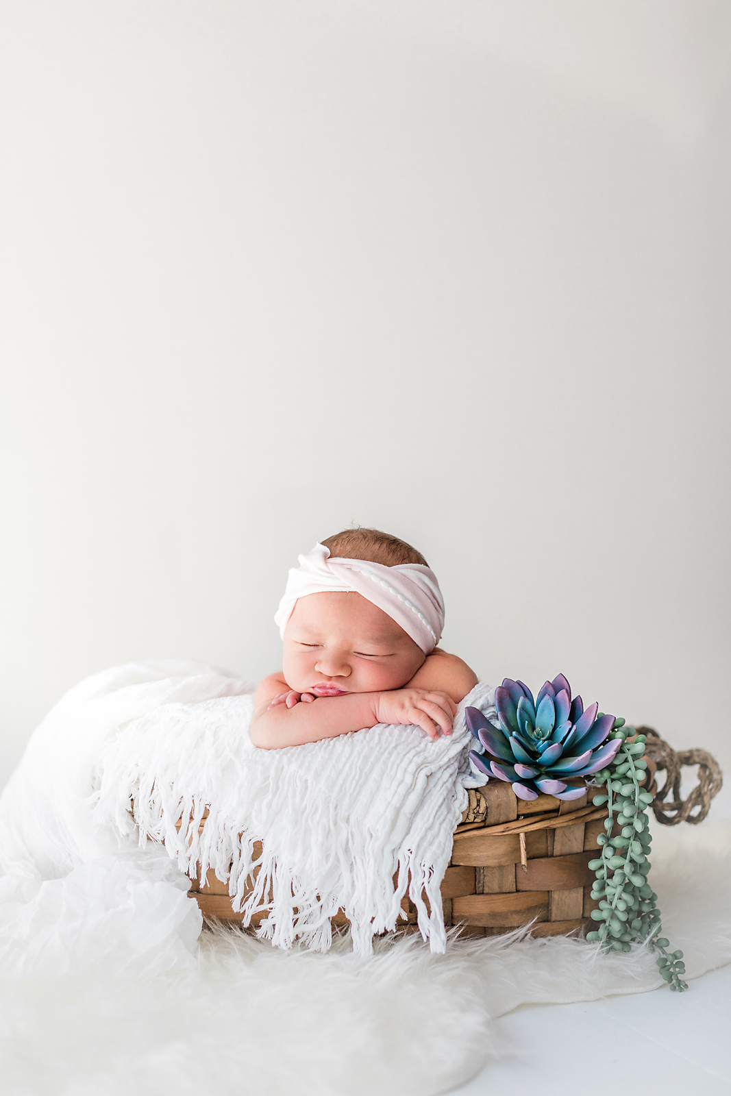 Halleigh Hill Photography, Costa Mesa California Newborn Photographer, Newborn, Newborn Posing Ideas, Orange County Newborn Photographer, Boho baby inspo