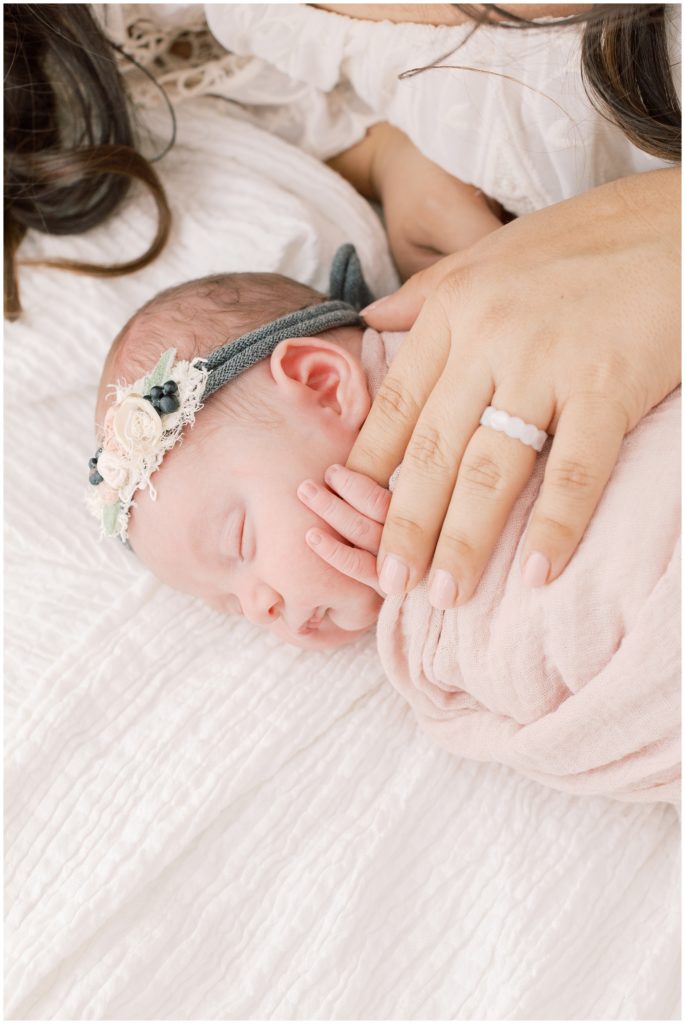 Halleigh Hill Photography Newborn Session Natural Newborn Posing Light & Bright